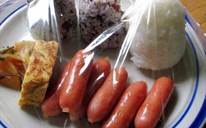 Mang-boc-co-lon-moi-boc-duoc.jpg Màng bọc thực phẩm 30cm x 600 Laspalms - Siêu Bám Dính - Siêu Dai - Lõi Vàng 9